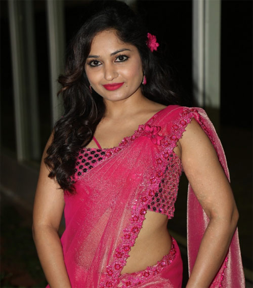 madhavi latha,sexual harassment,heroines,tollywood,madhavi latha sensational comments  ఈమె నోరు విప్పితే..కాపురాలు కూలుతాయంట!